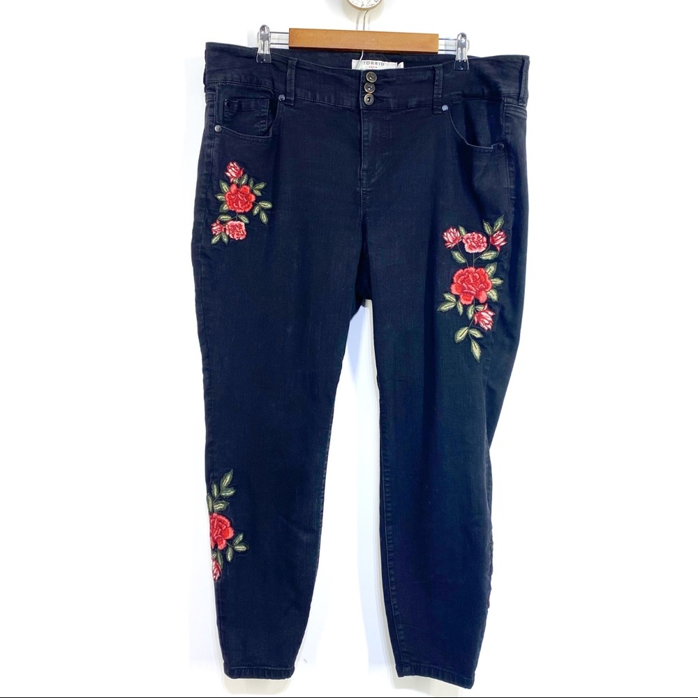 Torrid Floral Embroidered Jeggings
